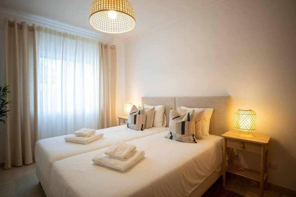 Modern 3Br Apt W/ Lg Terrace, Bbq, Ac & Parking 塔维拉 外观 照片