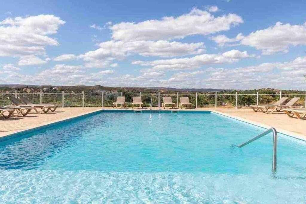 Modern 3Br Apt W/ Lg Terrace, Bbq, Ac & Parking 塔维拉 外观 照片