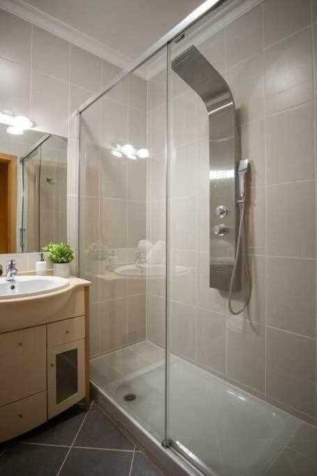Modern 3Br Apt W/ Lg Terrace, Bbq, Ac & Parking 塔维拉 外观 照片