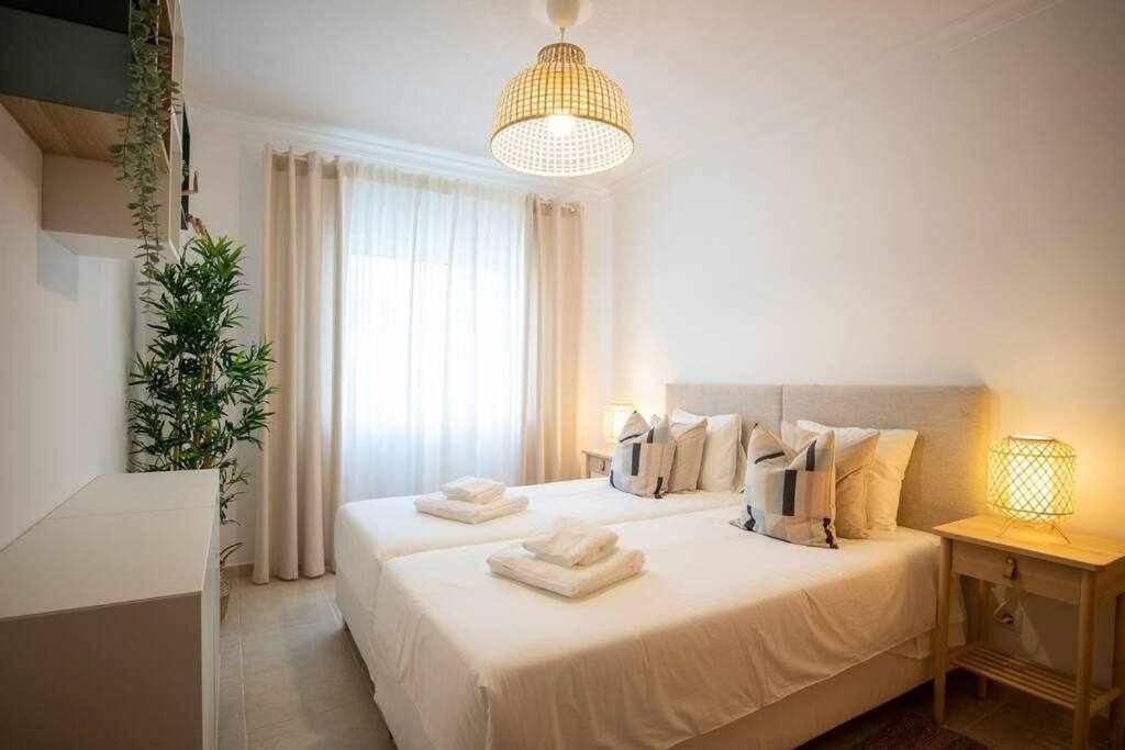 Modern 3Br Apt W/ Lg Terrace, Bbq, Ac & Parking 塔维拉 外观 照片