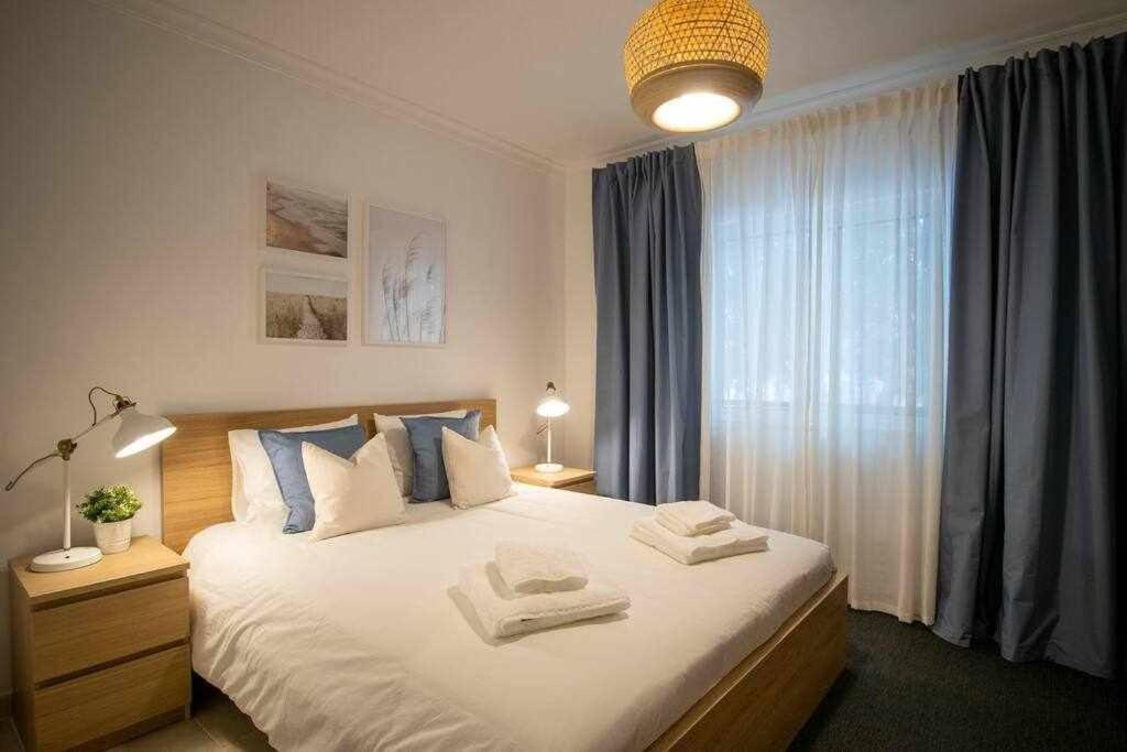 Modern 3Br Apt W/ Lg Terrace, Bbq, Ac & Parking 塔维拉 外观 照片