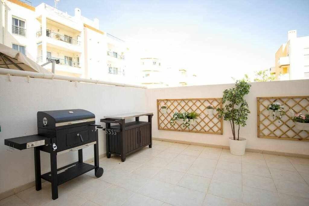 Modern 3Br Apt W/ Lg Terrace, Bbq, Ac & Parking 塔维拉 外观 照片