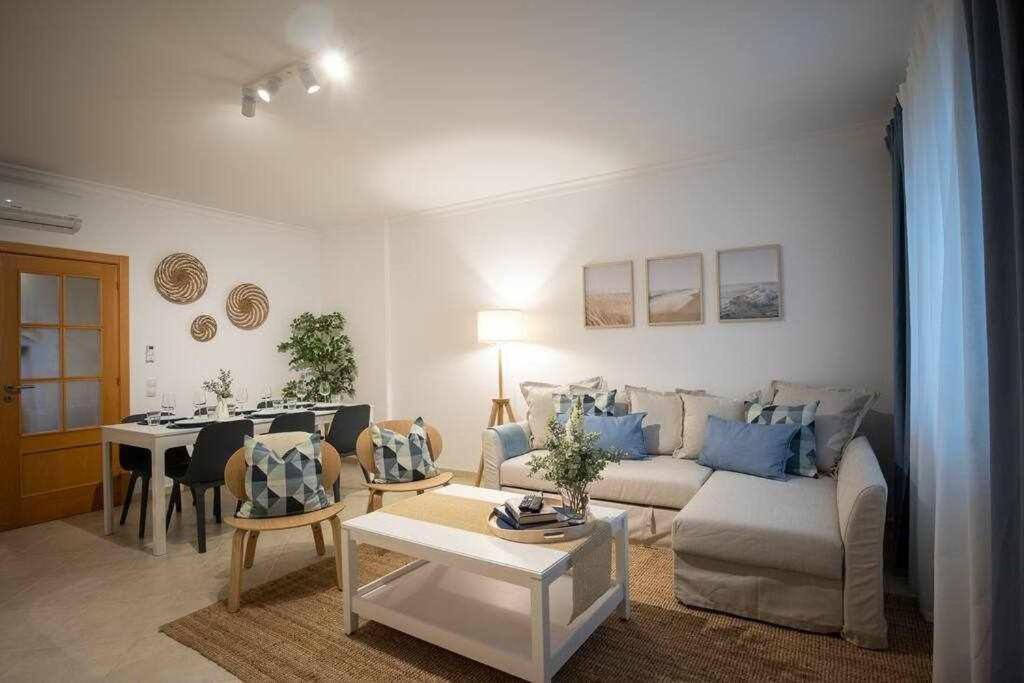 Modern 3Br Apt W/ Lg Terrace, Bbq, Ac & Parking 塔维拉 外观 照片