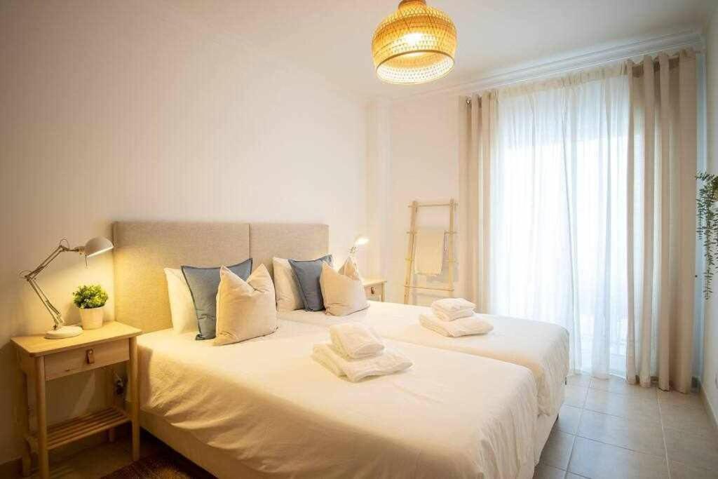 Modern 3Br Apt W/ Lg Terrace, Bbq, Ac & Parking 塔维拉 外观 照片
